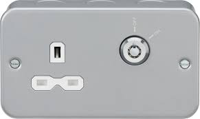 Metal Clad 13A 1G DP Lockable socket